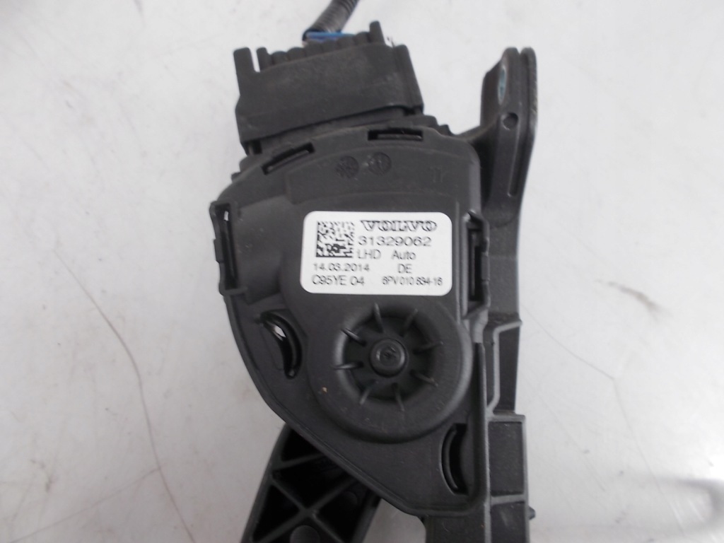 Купить Педаль потенциометр газа volvo оригинальный номер 31329062