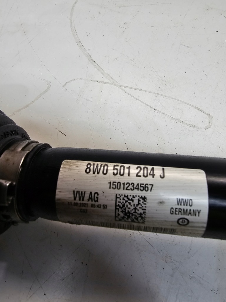 Приводной вал правый  задняя audi a4 b9 рестайлинг  8w0501204j в Украине