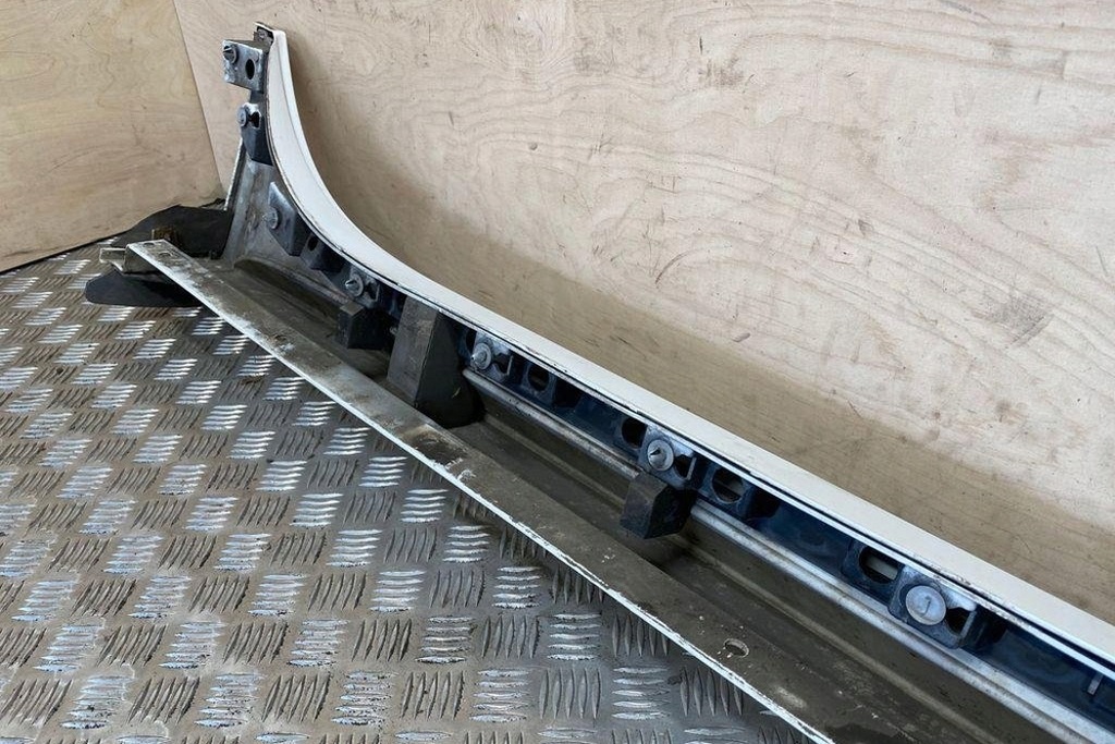 фото №9, Накладка порог левая jaguar xe x760 gx7m101d57a 2.0l дизель 132kw 2016