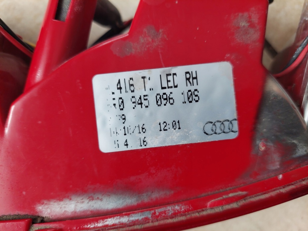 Лампа - правый задняя - нижняя w бампере - audi q5 - 8r0 Оригинал