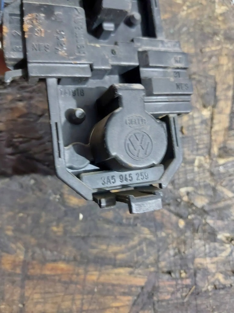 Вкладиш лампи правої правий задній vw passat b4 універсал 3a5945259 Ціна