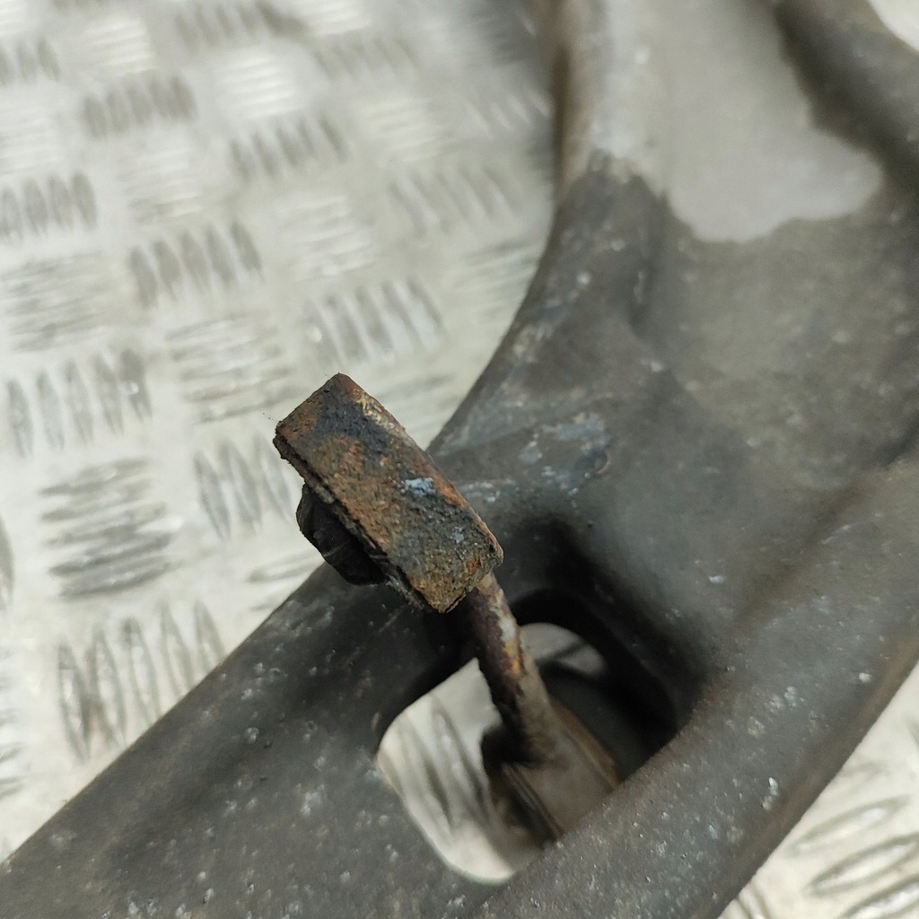 фото №6, Aston martin vantage iii 2006 левая сторона нижний рычаг передний