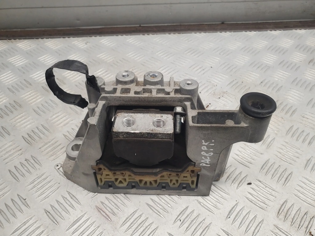 фото №4, Chrysler pacifica p68237966ae лапы, опоры