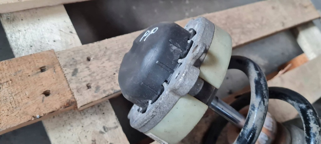 фото №9, A6 c8 4k амортизатор левый правый перед передний 4k0413031ah a7 4k