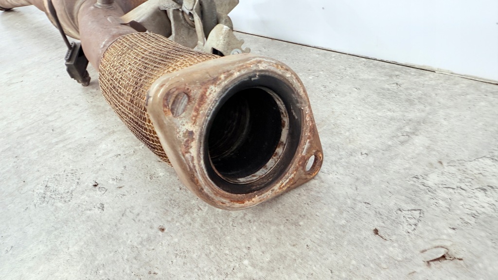 фото №6, Mercedes w177 выхлоп гаситель средний катализатор a35 kompletny amg