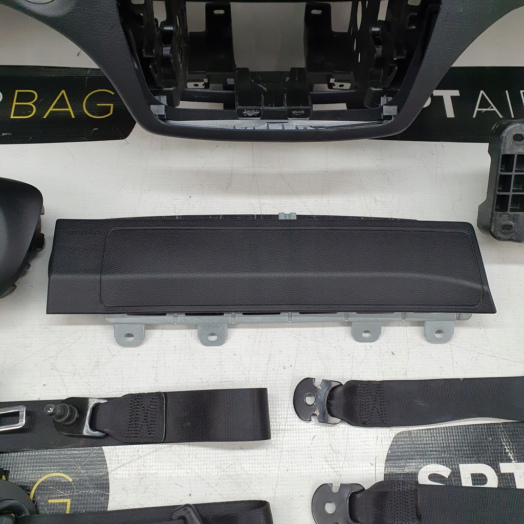 фото №9, Оригінальна консоль середня mercedes-benz a w176