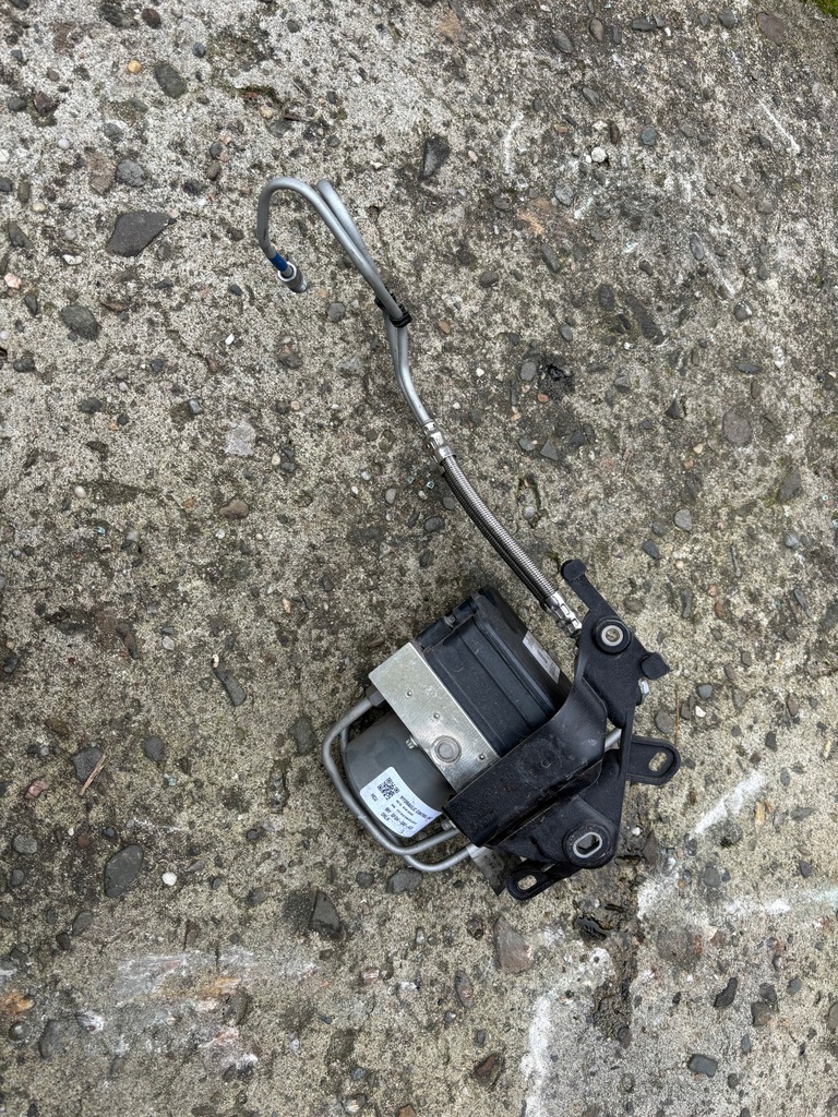 фото №3, Tesla y 2023 насос abs