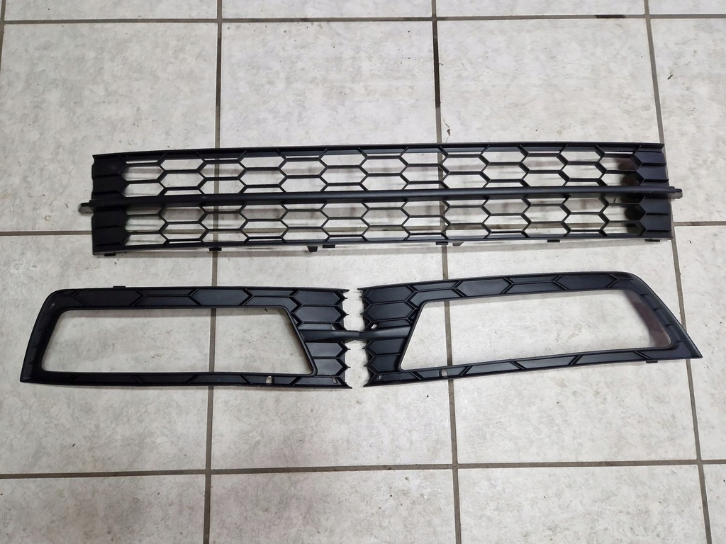 фото №1, Решітка бампера skoda rapid 2012r-