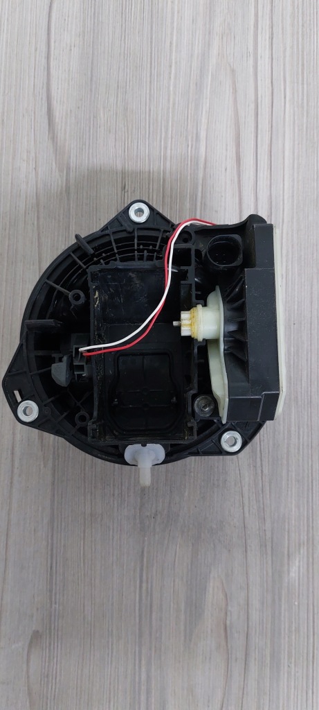 фото №4, Ручка кронштейн эмблема крышки volkswagen t-roc