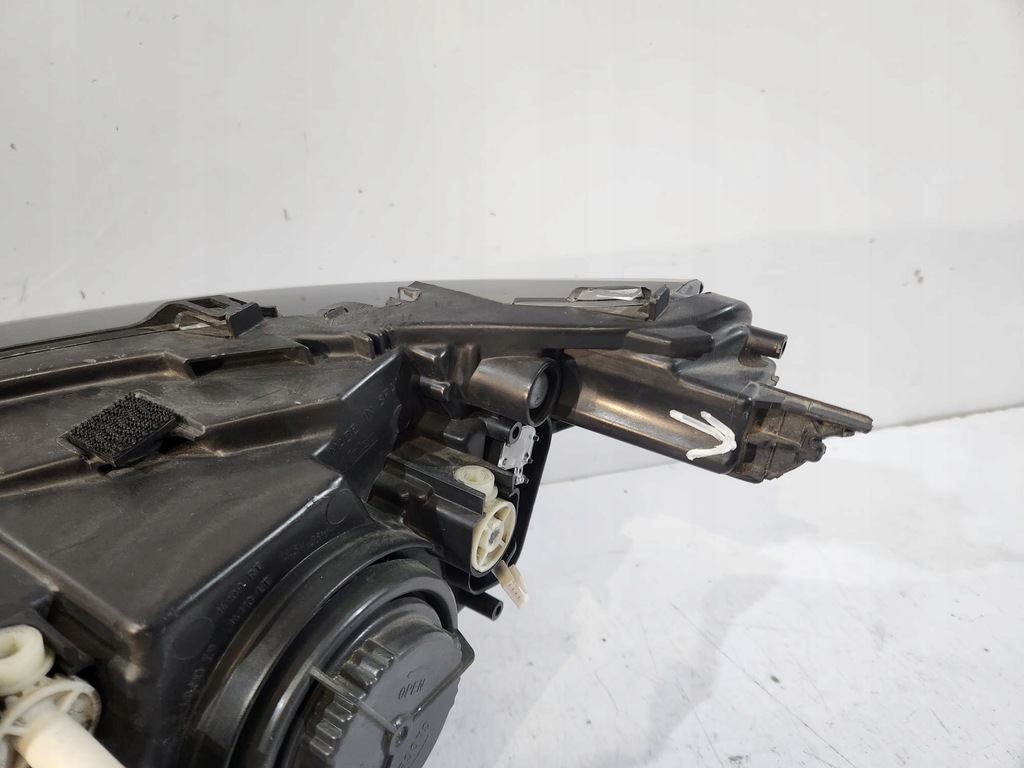 фото №8, Bmw i3 лампа передня звичайна h7 права - 17140