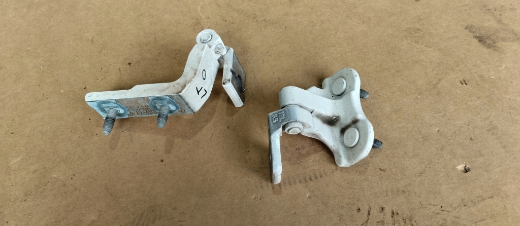 фото №1, Петля петли дверь левый задняя комплект mercedes a klasa w177 149