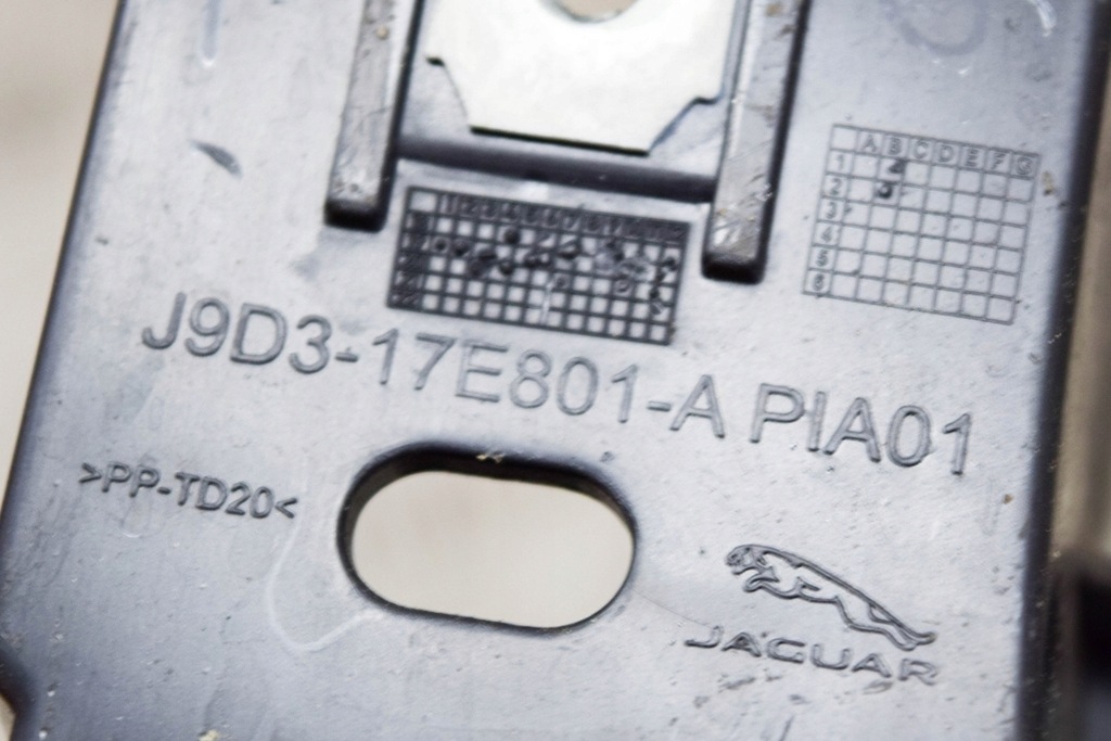 фото №6, Jaguar i-pace x590 ev400 awd задний левый кронштейн бампера j9d3-17e801-a 202