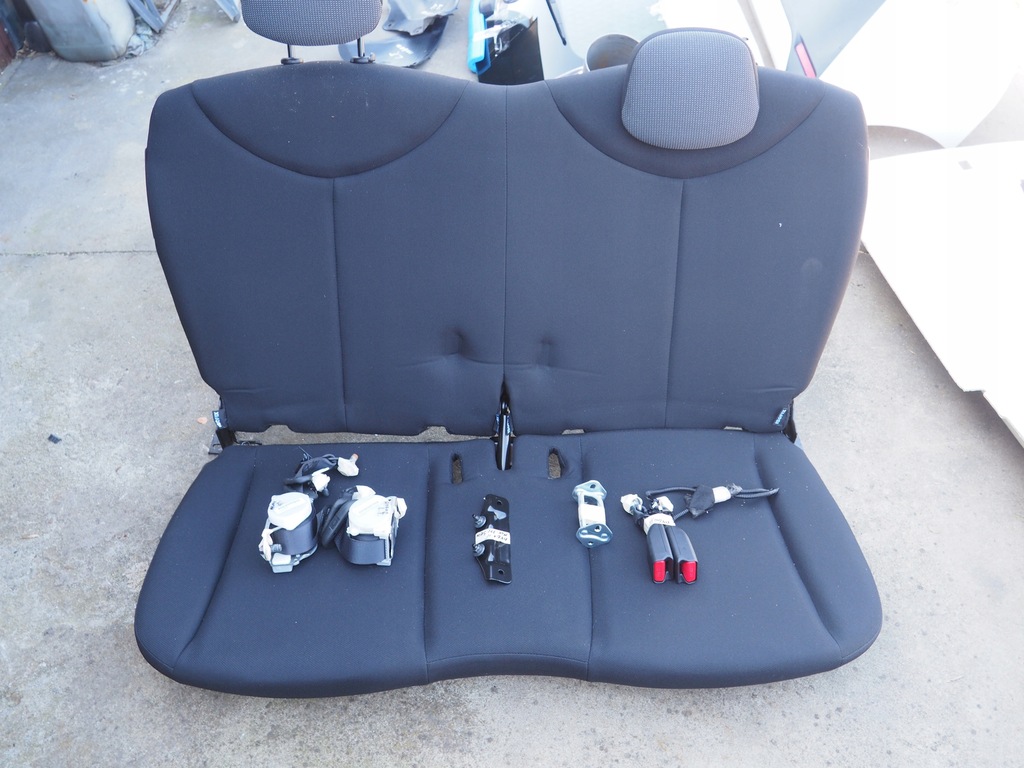 фото №1, Toyota aygo ii 2014-задня заднє сидіння спинка ремені кріплення комплект ładne!