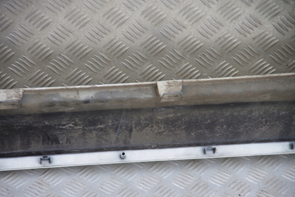 Молдинг порог правая jeep grand cherokee wk2 overland рестайлинг  pw7 bright white Цена