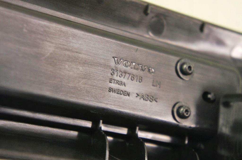 Ql071 volvo v90 16- накладка накладка порога  лівий передні  31377616 Недорого