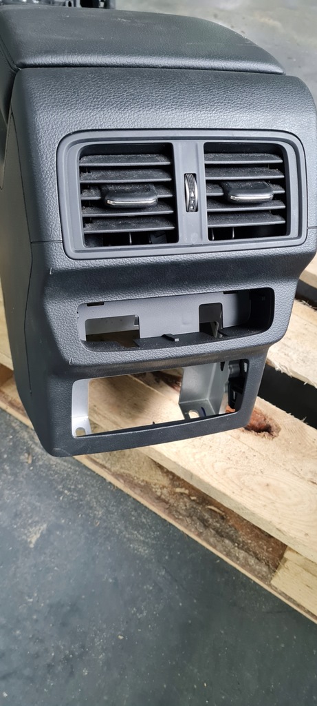 фото №16, Q5 80a sq5 підлокітник тунель середній зарядний пристрій індукційна led