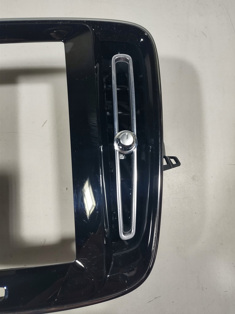 фото №5, Volvo xc40 21r середня рамка решітка навігації радіо 31442628