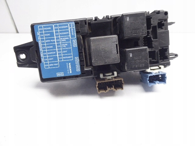 фото №1, Volvo s40 i 95r- коробка предохранителей 30807016