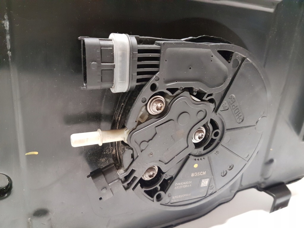 Купити Бак adblue maserati levante 670109779