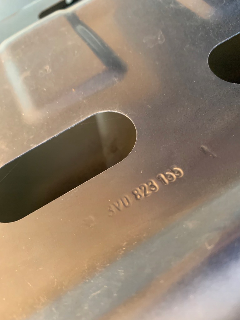 фото №6, Skoda superb 3 3v0 капот крышка двигателя niebieska 3v0823155