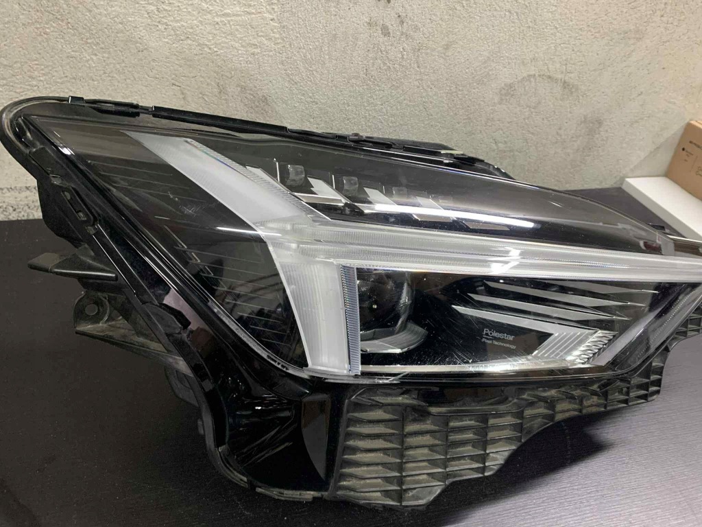 Polestar 2 лампа права pixel led 31698071 t141000021114 в Україні