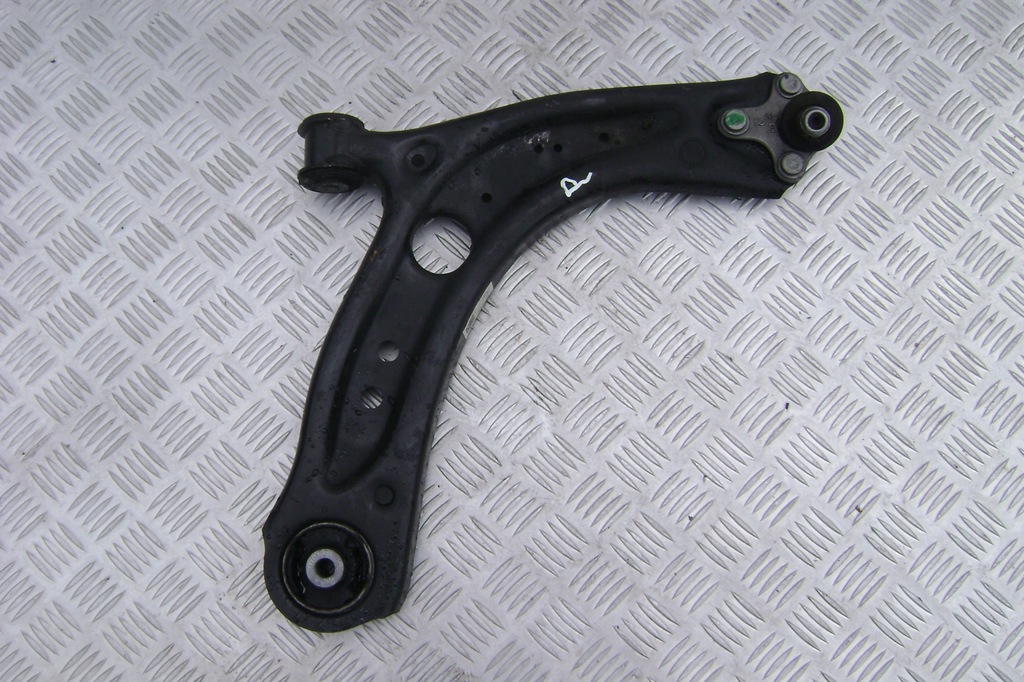 фото №1, Vw t-roc - рычаг правый
