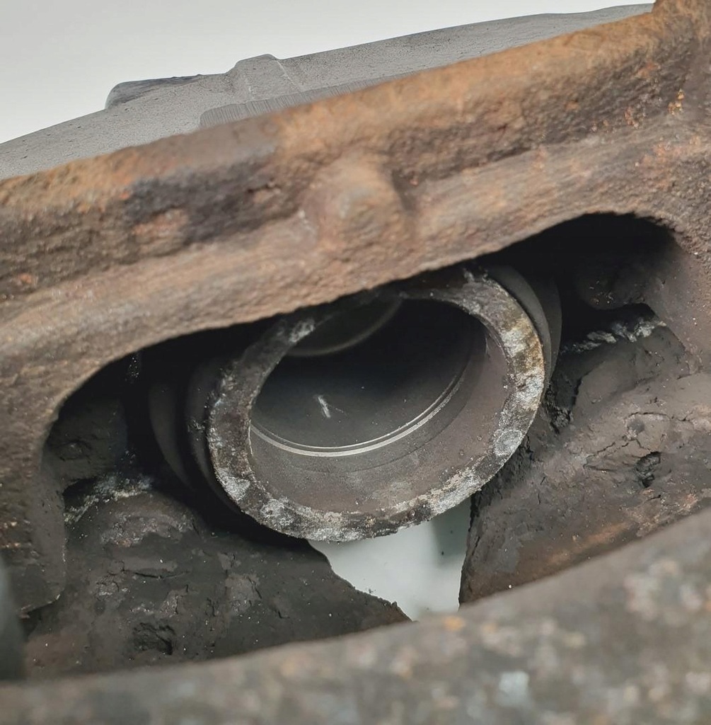 фото №6, Суппорт тормозной левый перед volvo xc70 ii 2.4 d