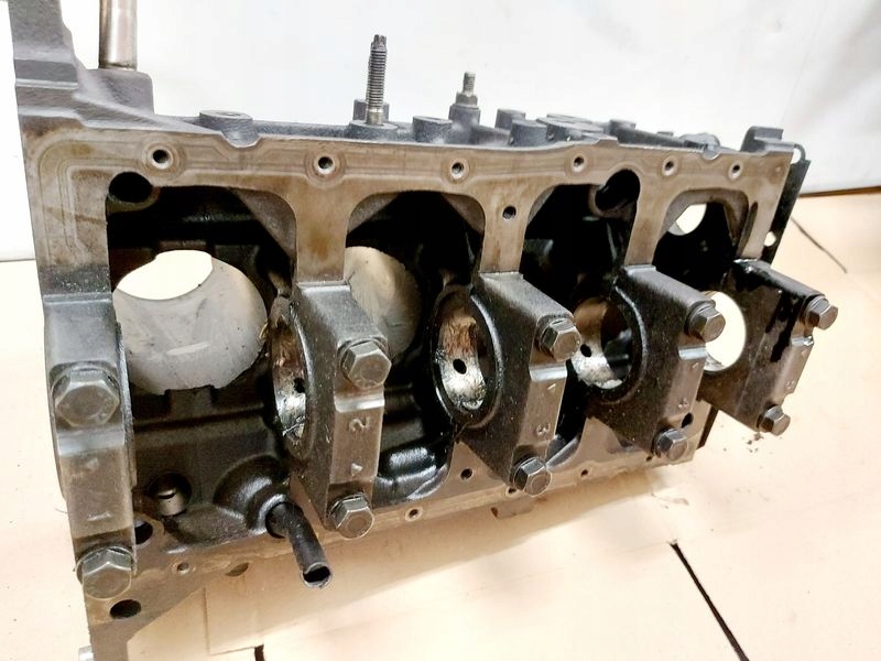 фото №11, C-max mk1 mondeo mk4 1.8 tdci блок двигуна dół