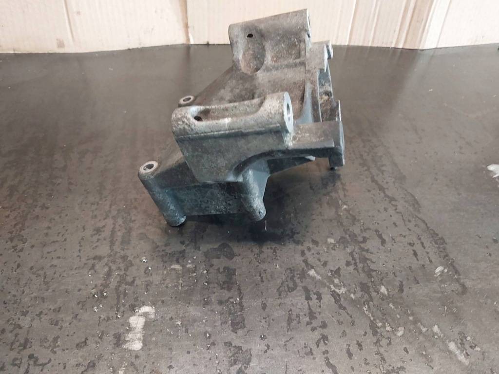 Кронштейн / кронштейн генератора bmw 3 e46 318i m43b19 194e1 1247646 1231247646 Киев