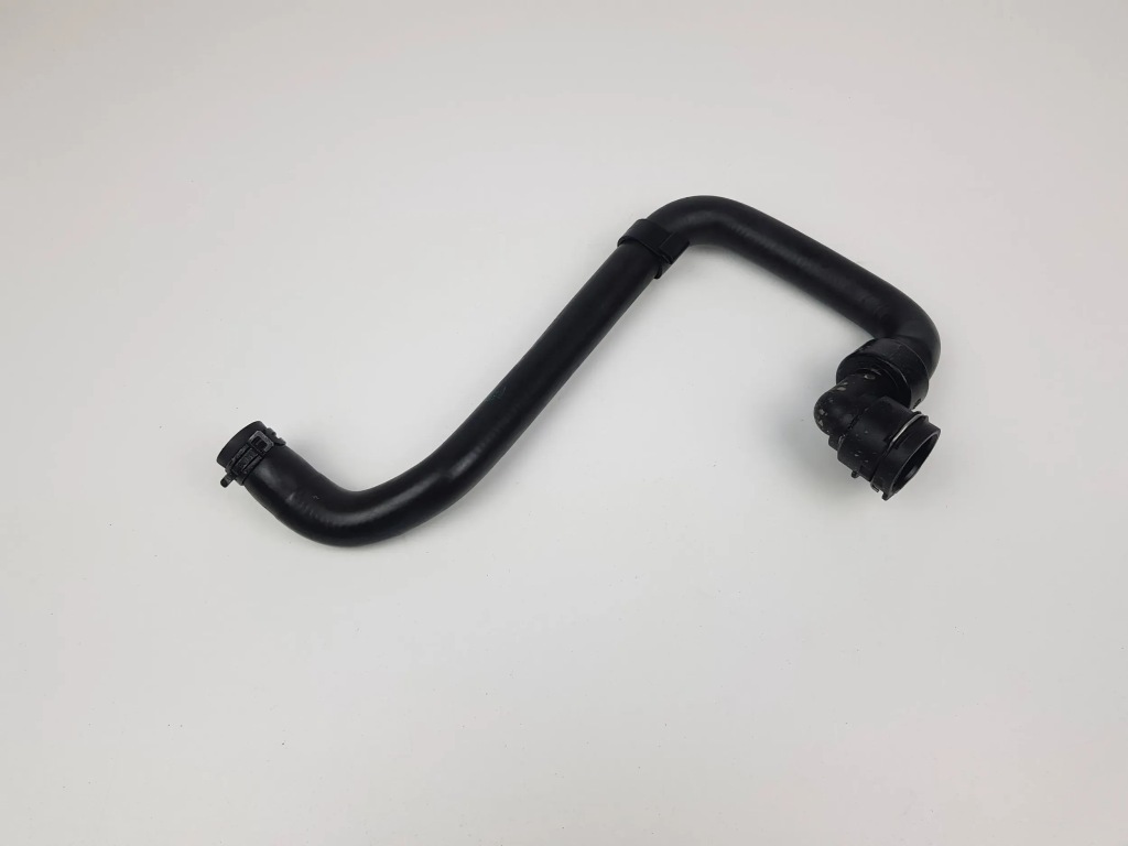 Шланг пабтрубок  труба радиатора воды opel insignia a 2.0 cdti 565563897 Киев