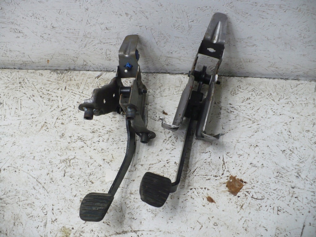 фото №1, Накладка резиновый элемент педали тормоза dacia dokker lodgy педаль тормоза сцепления