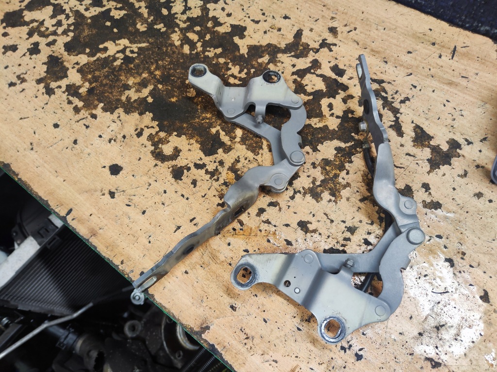 фото №1, Bmw 1 e87 петли капот перед комплект