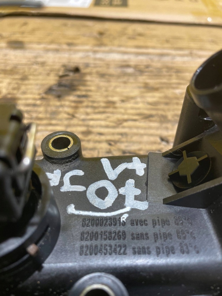 Renault scenic 2 - корпус термостата с Разборки