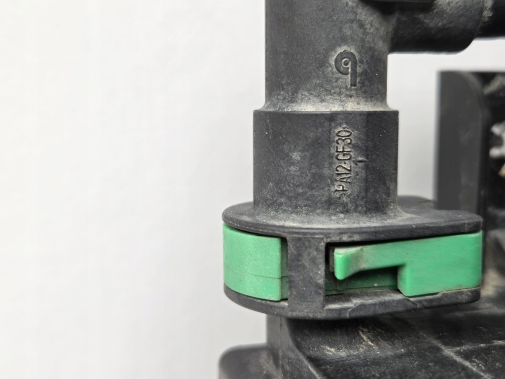 фото №8, Фильтр угольный оригинал ju5a-9d656 ford puma ii mk2 jx61-9e857