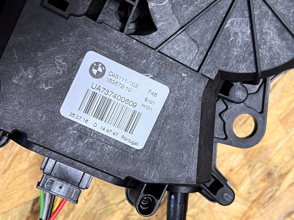 фото №6, Bmw f48 x1 замок крышки доводчик 7374006 7357112