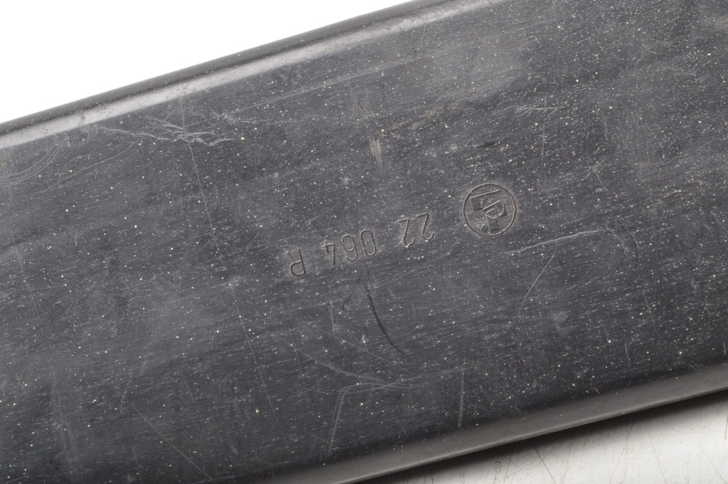 Mercedes w123 вкладиш молдинг лампи правий задній Київ