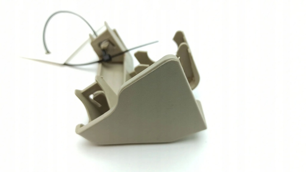 Накладка рейки задний сиденье правая сторона cadillac srx 88898325 Недорого