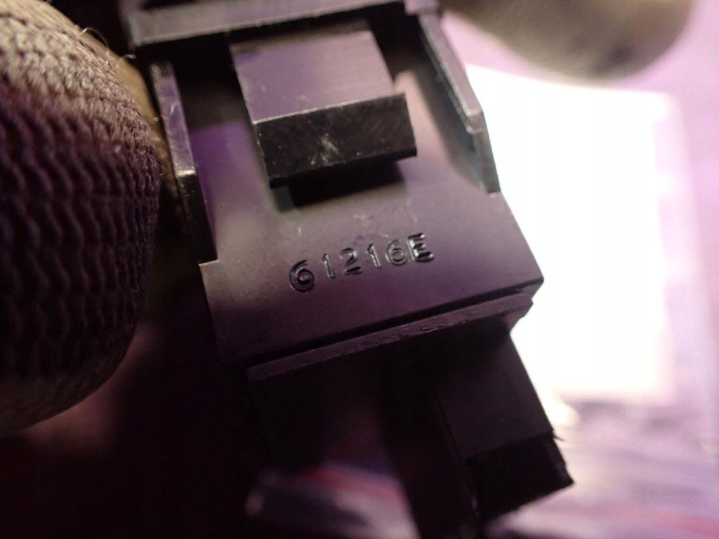 фото №6, Hyundai santa fe ii 2 06- перемикач кнопка обігріву сидіння 61216e