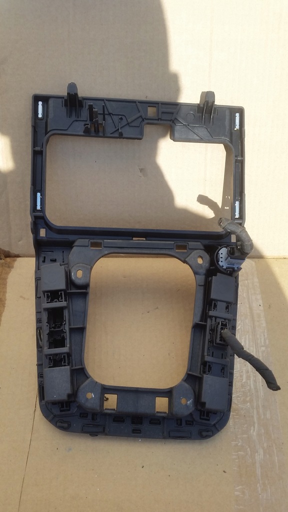 фото №5, Рамка туннель среднего vw passat b8 3g1864252