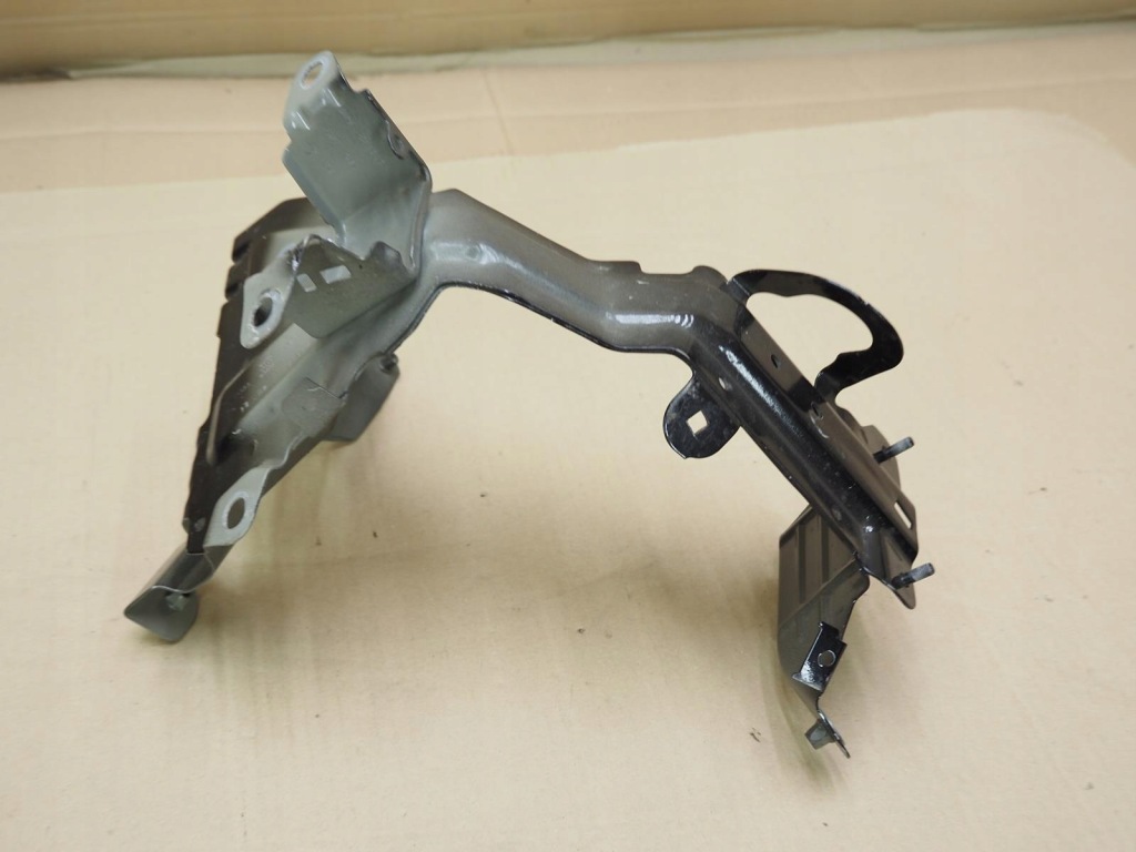 Audi q7 ii кронштейн крила лівого  перед 4m0821161b 4m0821131c Оригінал