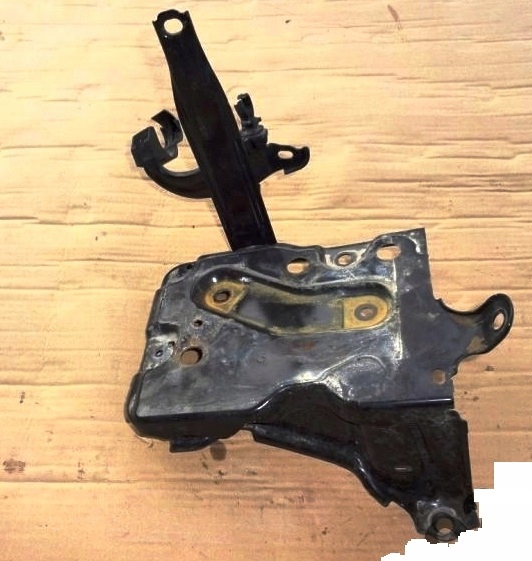 Купити Основа під  акумулятор toyota yaris 2 2006-2011r