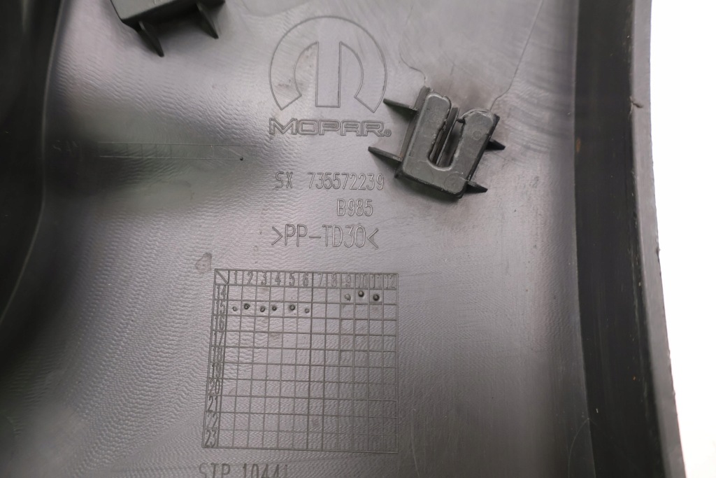 Fiat 500x молдинг крила ліва перед 735572239 Доставка