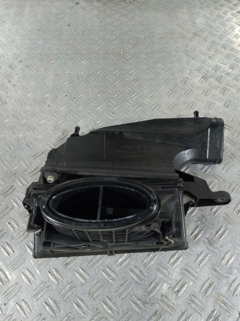 фото №1, Mercedes w207 coupe 09- корпус фильтра воздуха 3.2