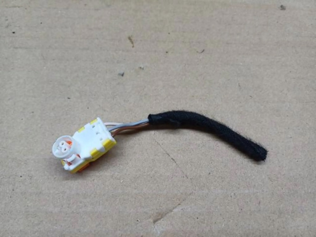 фото №1, Audi a3 8v колодка штекер подушка безпеки подушки безпеки 3pin