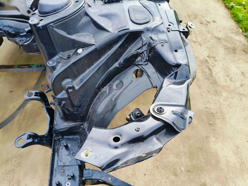 фото №4, Audi a4 b9 2024 r avant lift четверть левая перед цвет: ly9t