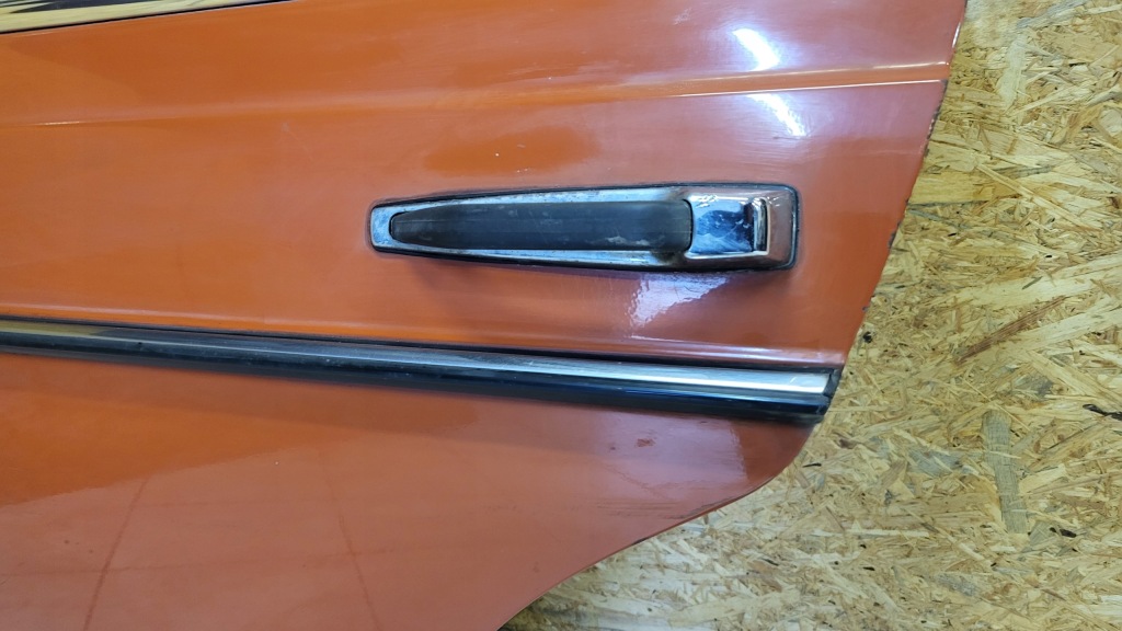 Купить Дверь левое  задняя mercedes w123 универсал без ржавчина