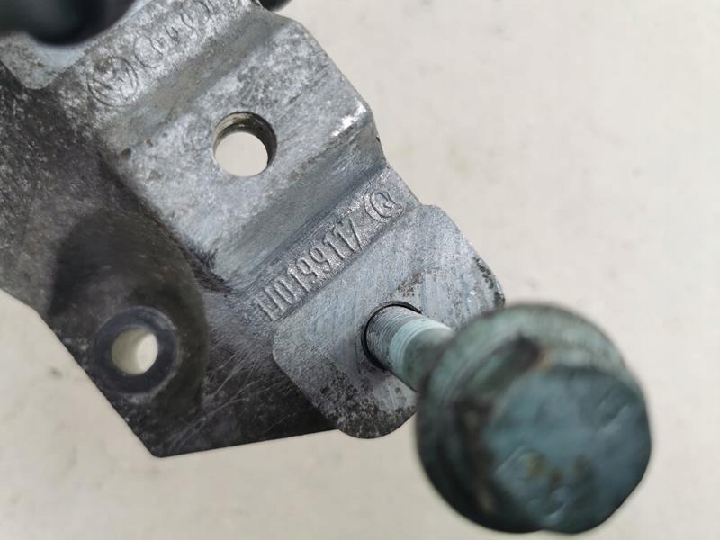 фото №9, A3 8l golf iv leon i toleto ii octavia 1.6 кронштейн кронштейн коробки 1j0199117q