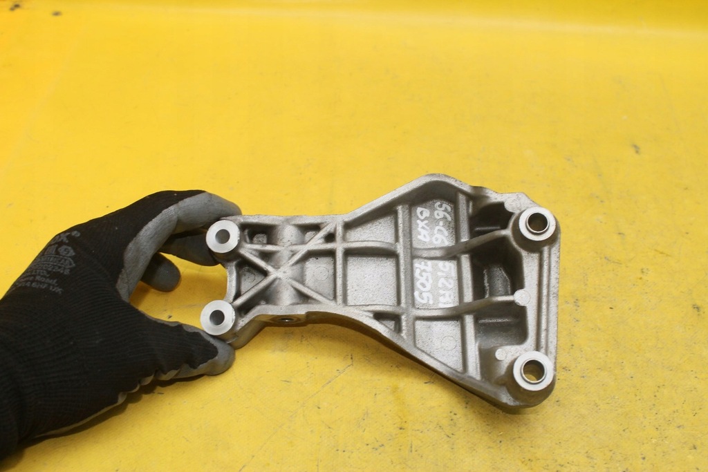 фото №5, Кронштейн генератора s6 c6 5.2 fsi 07l903805h