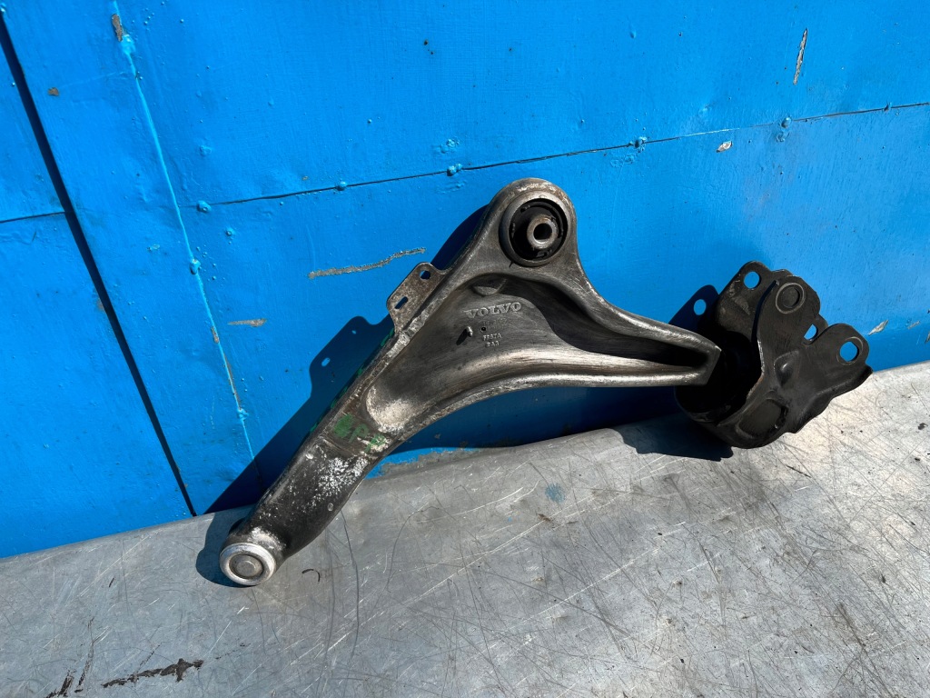 фото №3, Volvo v60 рычаг правый перед передний