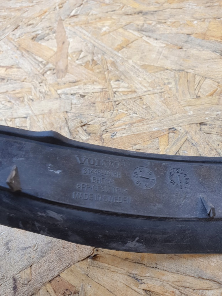 фото №13, Volvo xc40 молдинг скло лобове права ліва